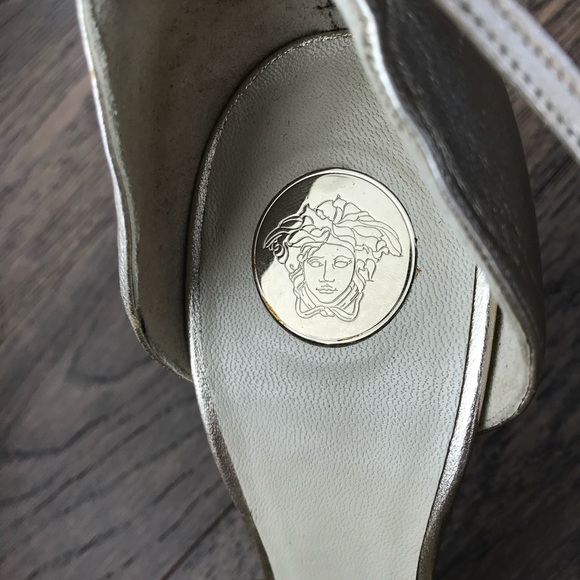 Versace gold ankle strap sandals - Picture 8 of 9